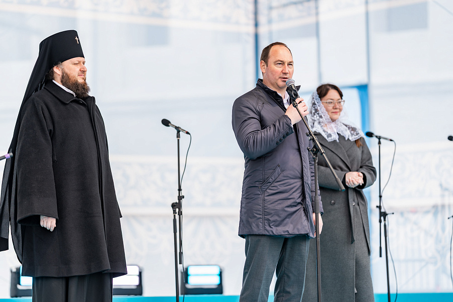 Божественная литургия в Свято-Троицком Белопесоцком женском монастыре города Ступино